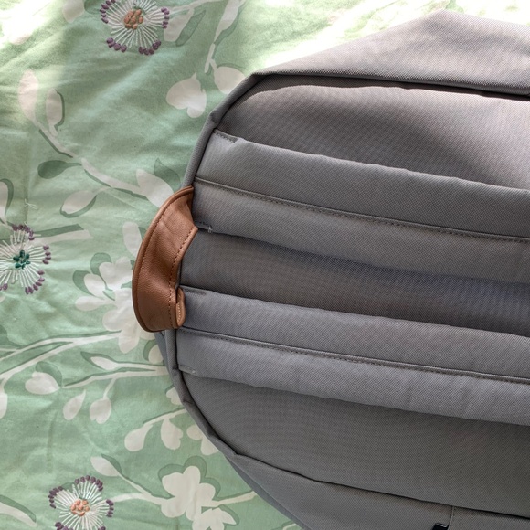 Herschel Backpack Like New Condition - Picture 6 of 6